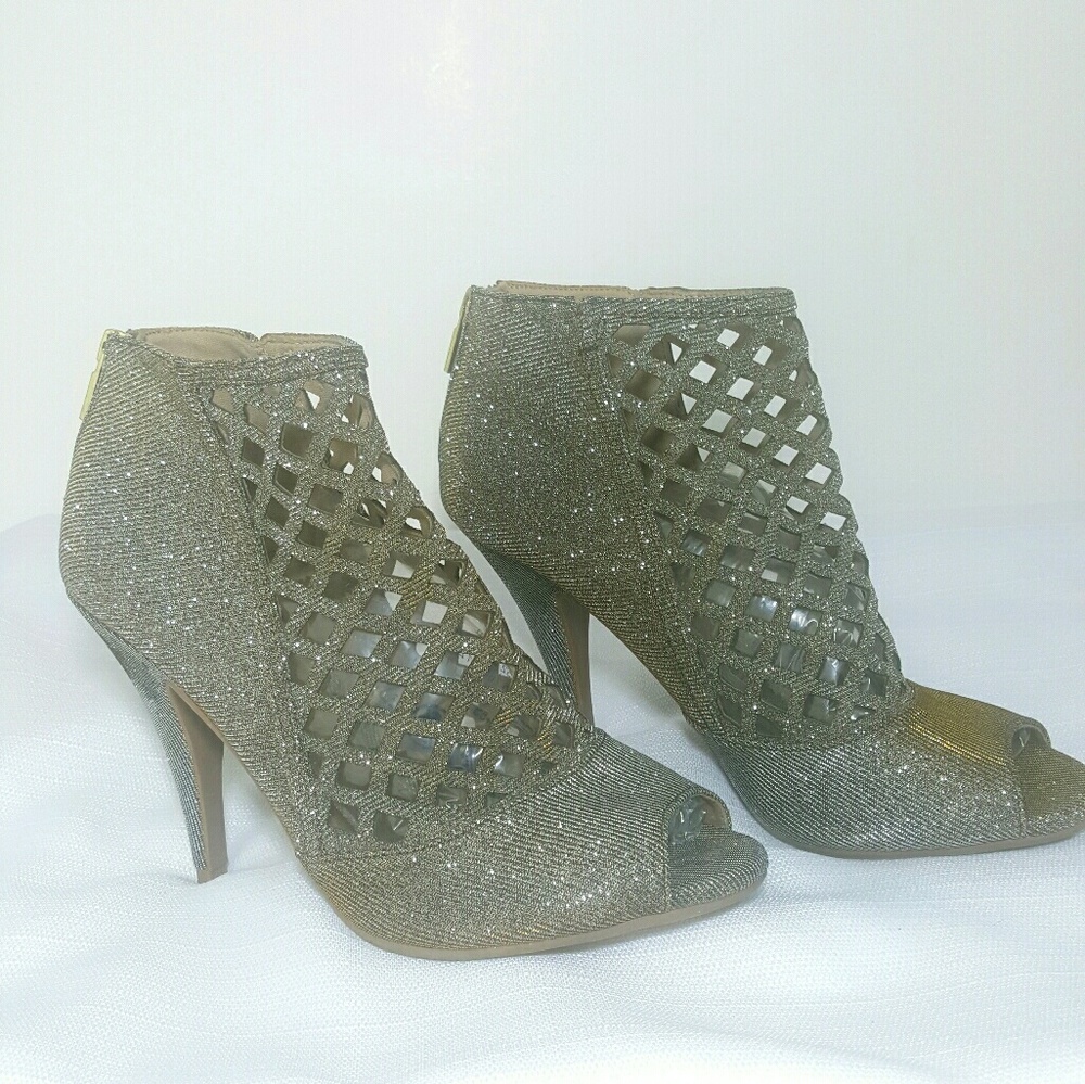 Christian Siriano Kaged Peeptoe Gold/Silver Heels